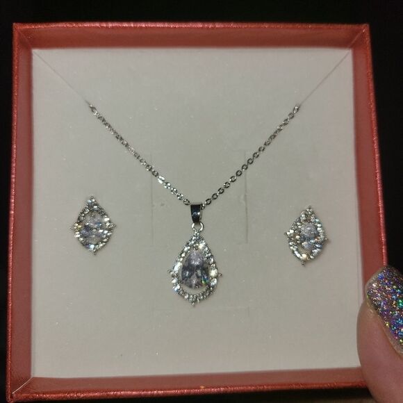 Silvertone and CZ jewelry set - Picture 4 of 4